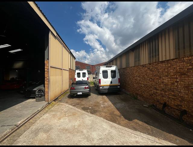 294M² WAREHOUSE FOR SALE IN ANDERBOLT
